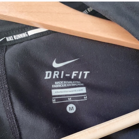 Nike DRI-FIT black running top w/ reflectors - Picture 4 of 4
